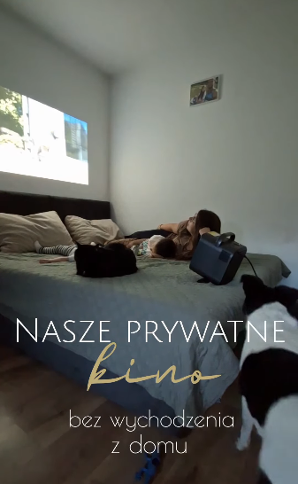 Włączamy projektor, robimy przekąski i mamy seans dokładnie wtedy, kiedy chcemy. Wystarczy wolna ściana w domu.